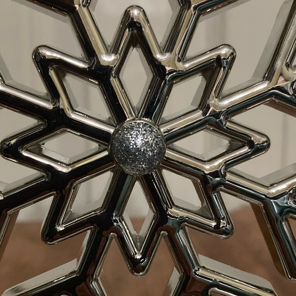 SNOWFLAKE Stocking Holder - Picture 2 of 10